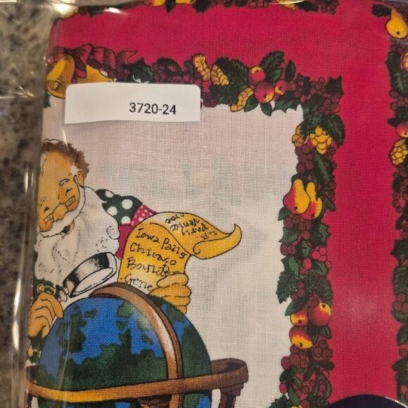 Fabric, Christmas Vintage Santa's 45" wide x 1.25 yds - Picture 3 of 4